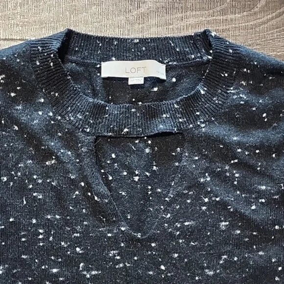 🌴 Ann Taylor keyhole neck Sweater 🌴 - Picture 2 of 5